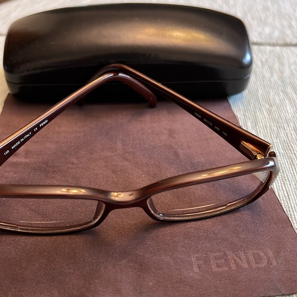 FENDI glasses with brown Fendi cloth - Picture 5 of 7